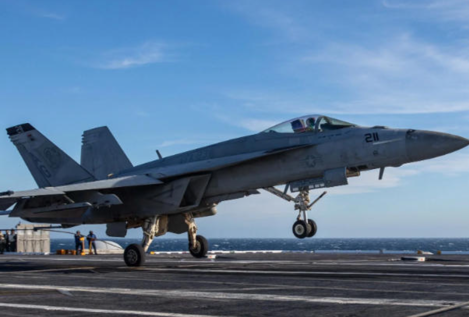 美国海军的F-18战机又掉一架 